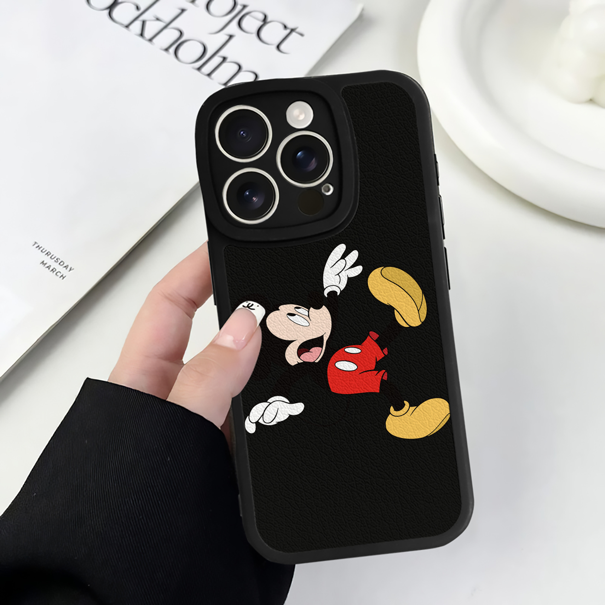 （画像用） ミッキーマウス Mickey Mouse 【iPhone 16シリーズ対応】シリコンスマホケース（レザー調） 材質：シリコン
